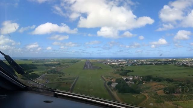 photos/atterrissage-avion-de-ligne-aeroport-plaisance-ile-maurice.jpg