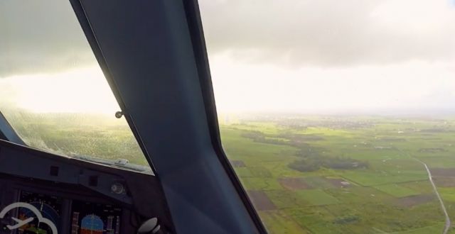 photos/atterrissage-plaisance-cockpit-avion-gros-porteur.jpg