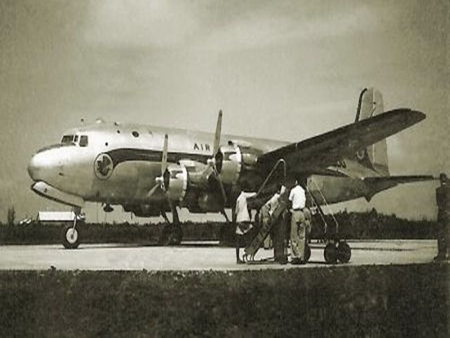 photos/avion-dc4-aeroport-ile-maurice.jpg