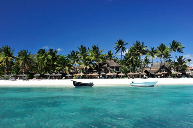 photos/belle-plage-ile-maurice-vacances-2025.jpg