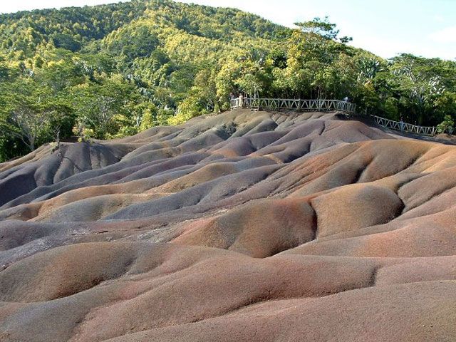 photos/chamarel-terre-des-7-couleurs-ile-maurice.jpg