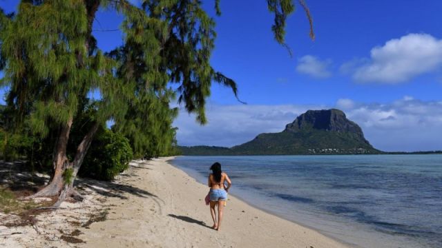 photos/lagons-ile-maurice-vacances-2025.jpg