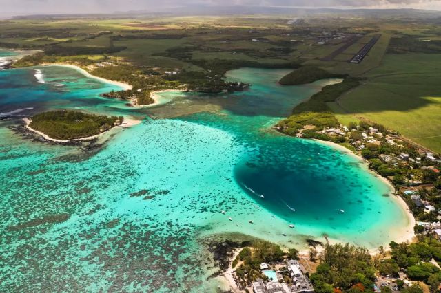 photos/plage-blue-bay-ile-maurice.jpg