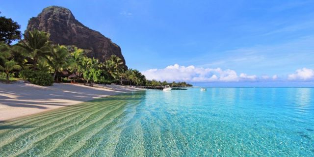 photos/plage-le-morne-ile-maurice.jpg